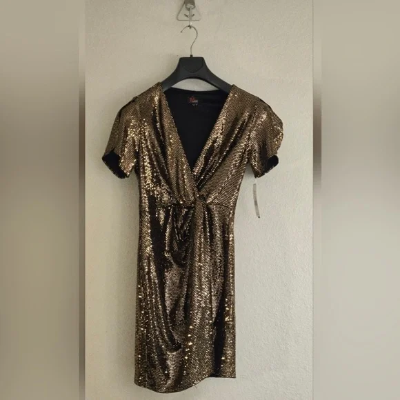 short sleeve gold sequin dress V Neck Trumpet Mermaid Tulle Short Sleeve Gold Sequin Prom Dress –  Sassymyprom main image 1